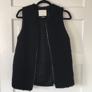 Perfect (worn twice) Aritiza teddy bear vest (xs)
